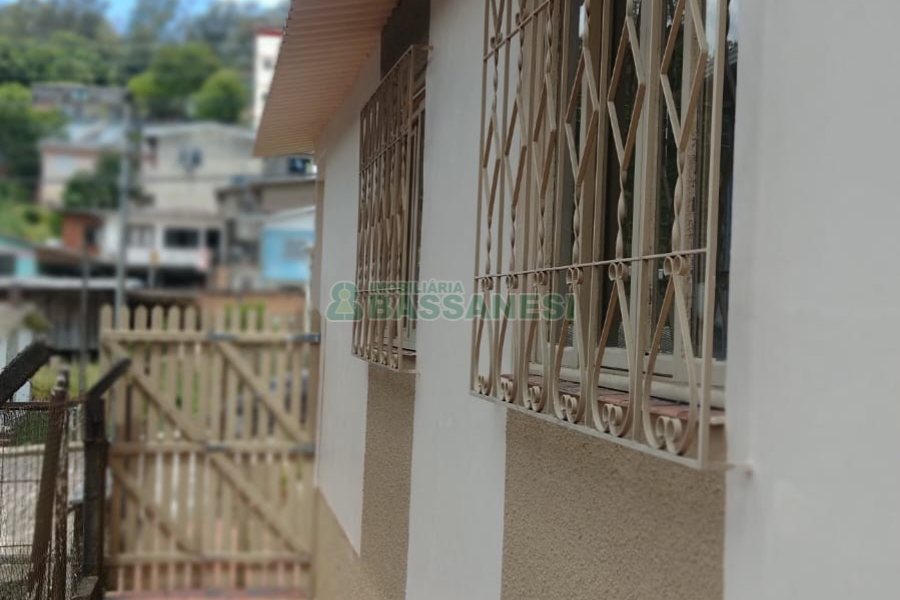 Casa com 115m², 3 dormitórios, 1 vaga, no bairro Desvio Rizzo em Caxias do Sul para Comprar