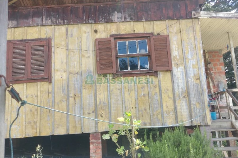 Casa com 115m², 3 dormitórios, 1 vaga, no bairro Desvio Rizzo em Caxias do Sul para Comprar