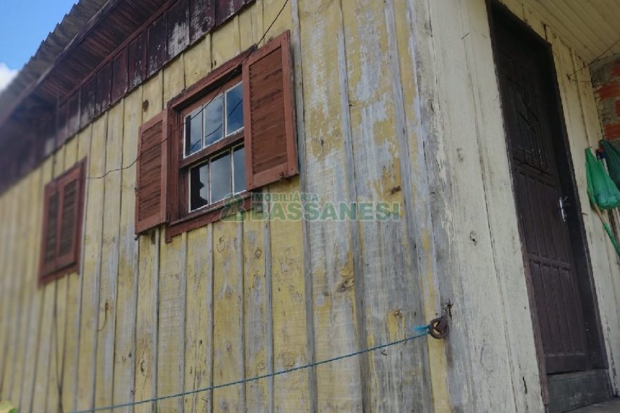 Casa com 115m², 3 dormitórios, 1 vaga, no bairro Desvio Rizzo em Caxias do Sul para Comprar