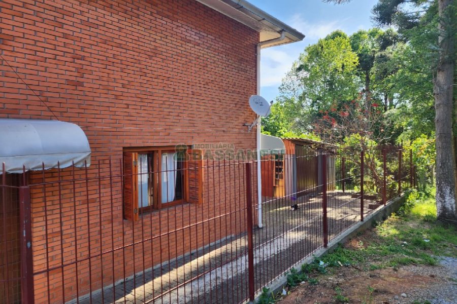 Casa, no bairro Santa Catarina em Caxias do Sul para Comprar
