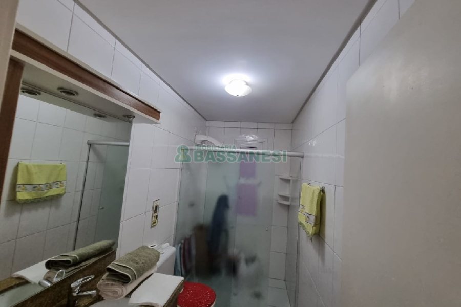 Apartamento com 110m², 3 dormitórios, 2 vagas, no bairro Universitário em Caxias do Sul para Comprar