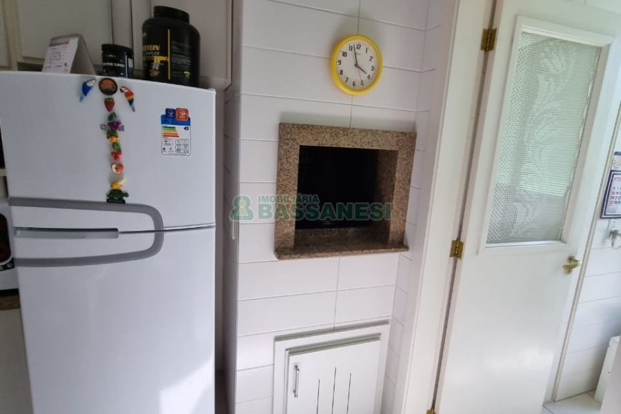 Apartamento com 110m², 3 dormitórios, 2 vagas, no bairro Universitário em Caxias do Sul para Comprar