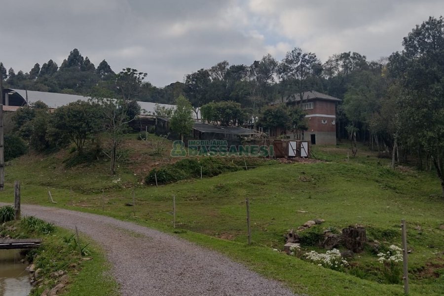 Chácara, no bairro Centro em Caxias do Sul para Comprar