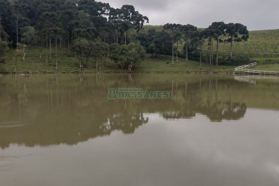 Chácara, no bairro Centro em Caxias do Sul para Comprar