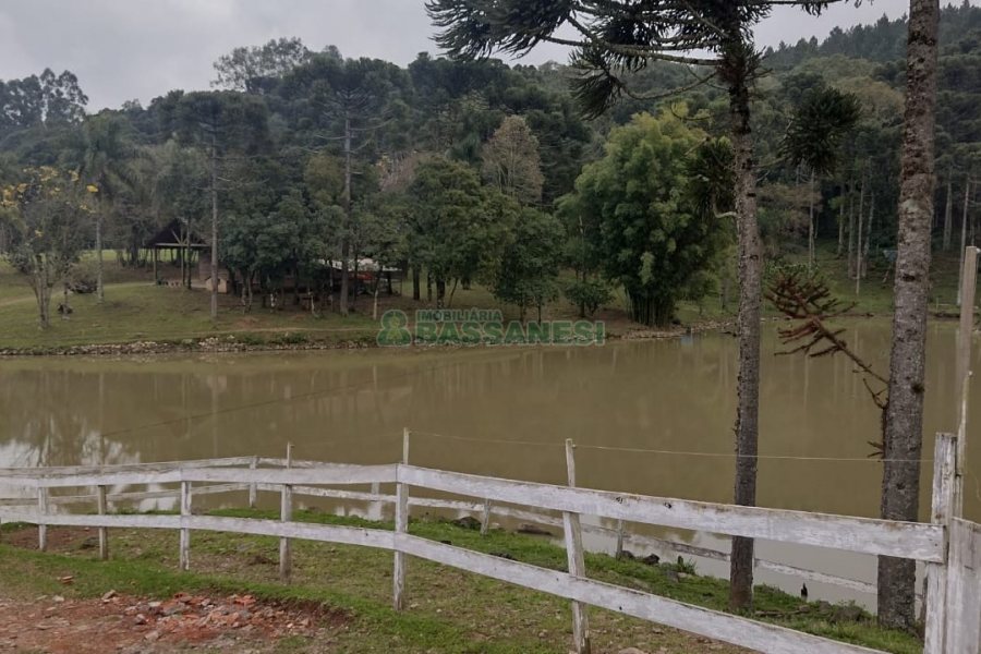 Chácara, no bairro Centro em Caxias do Sul para Comprar