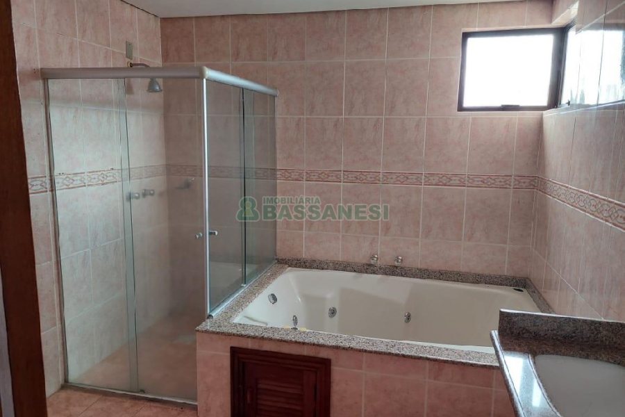 Apartamento com 230m², 2 dormitórios, 2 vagas, no bairro Lourdes em Caxias do Sul para Alugar ou Comprar