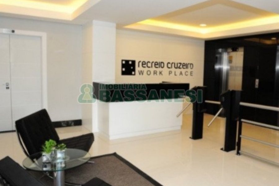 Sala com 40m², 1 vaga, no bairro Pio X em Caxias do Sul para Comprar