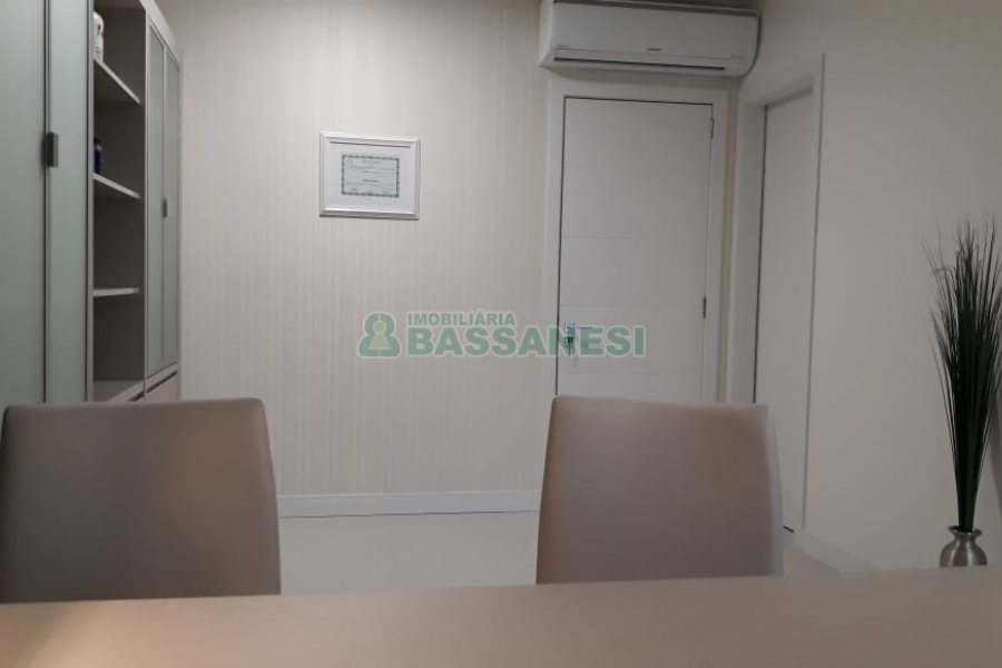 Sala com 40m², 1 vaga, no bairro Pio X em Caxias do Sul para Comprar