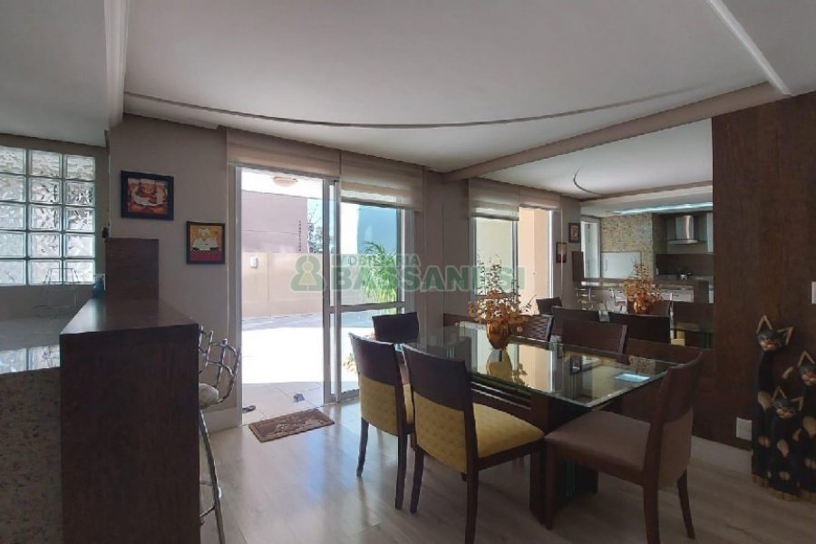 Apto Mobiliado com 277m², 2 dormitórios, 4 vagas, no bairro Jardim América em Caxias do Sul para Alugar ou Comprar