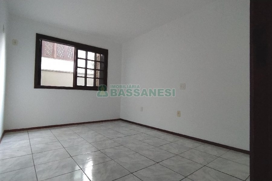 Apartamento com 110m², 2 dormitórios, 1 vaga, no bairro Medianeira em Caxias do Sul para Alugar