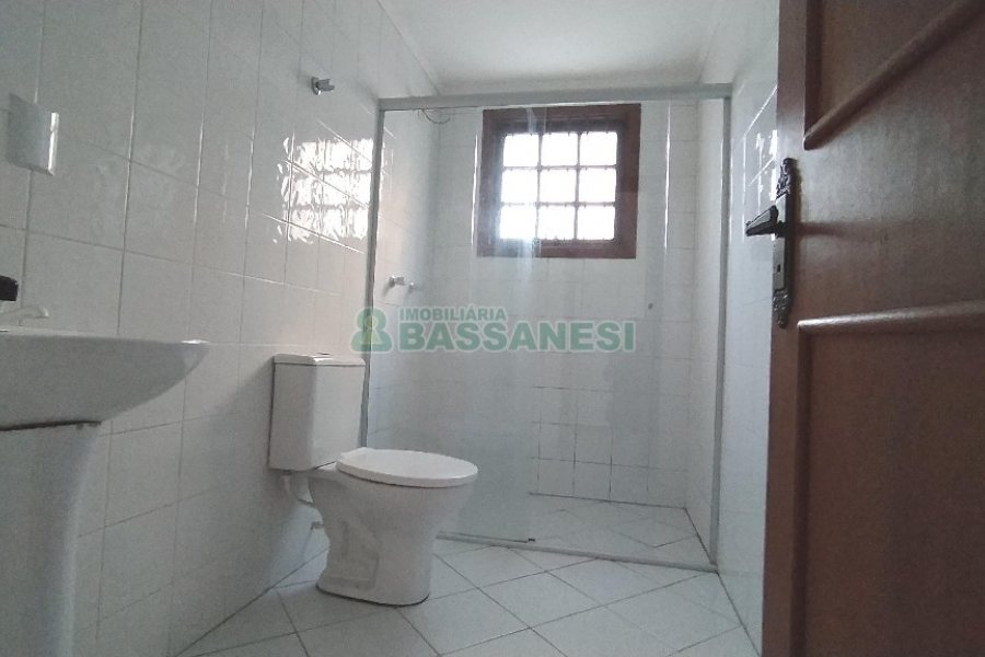 Apartamento com 110m², 2 dormitórios, 1 vaga, no bairro Medianeira em Caxias do Sul para Alugar