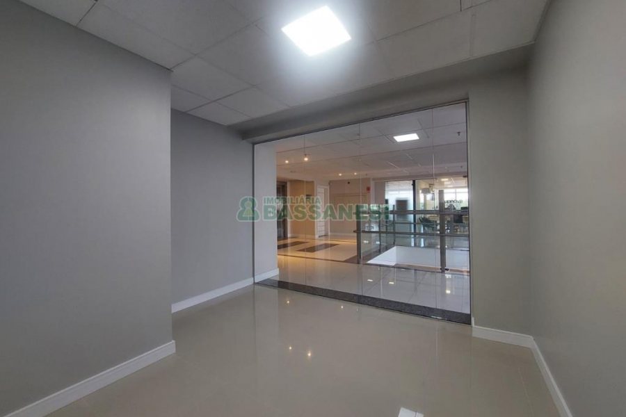 Sala com 80m², no bairro Centro em Caxias do Sul para Alugar