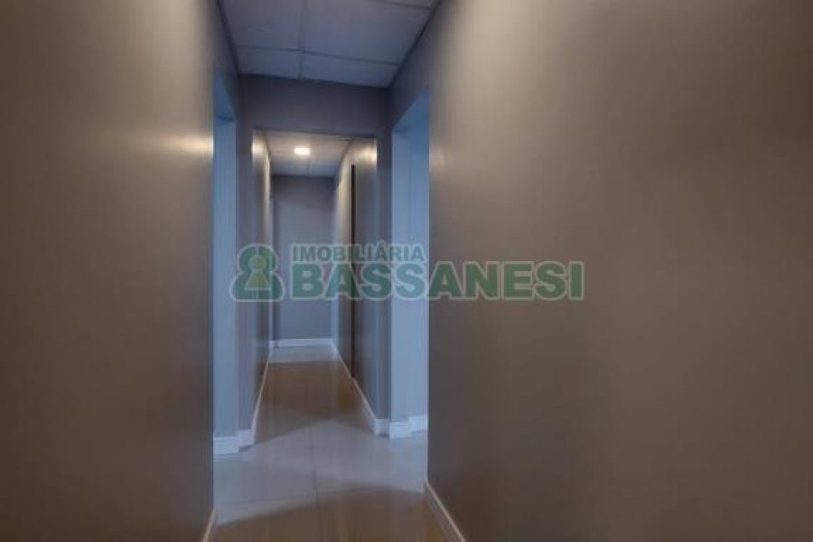 Sala com 80m², no bairro Centro em Caxias do Sul para Alugar