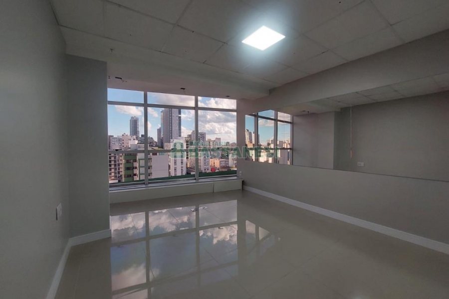 Sala com 80m², no bairro Centro em Caxias do Sul para Alugar