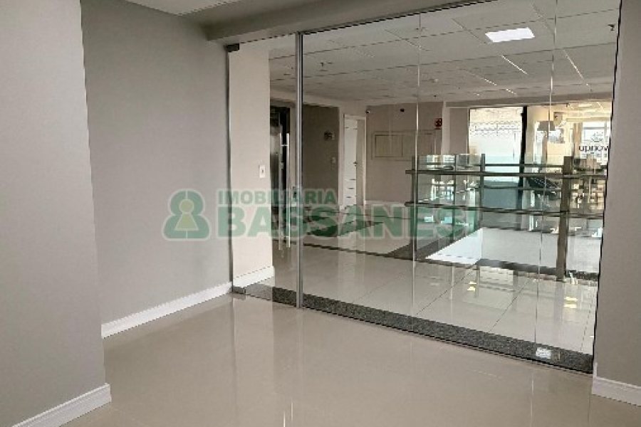 Sala com 80m², no bairro Centro em Caxias do Sul para Alugar