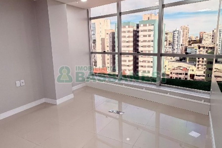 Sala com 80m², no bairro Centro em Caxias do Sul para Alugar