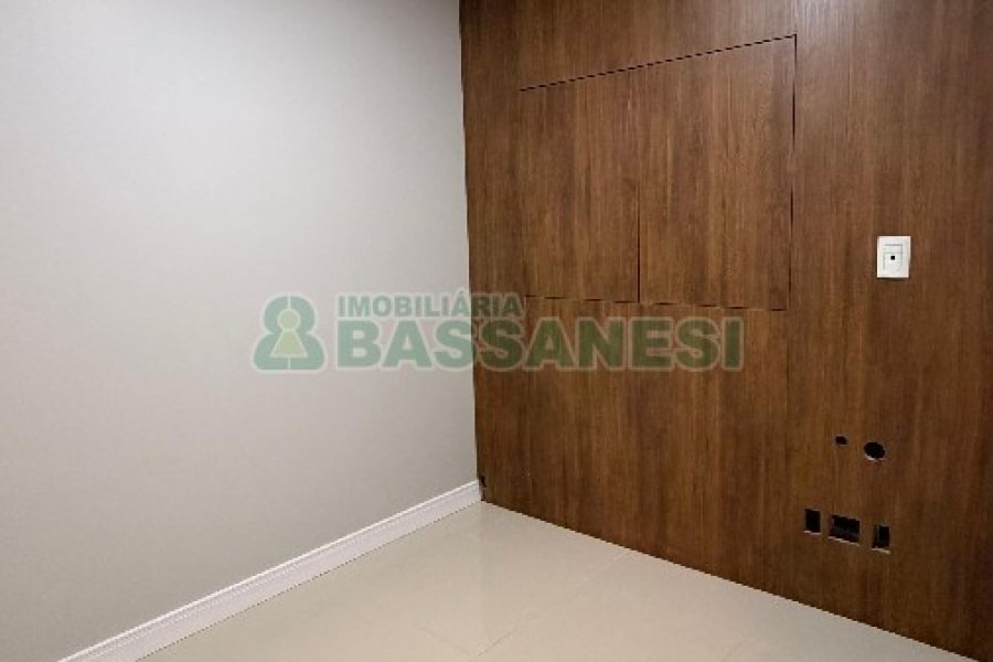 Sala com 80m², no bairro Centro em Caxias do Sul para Alugar