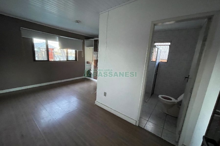 Casa com 351m², 6 dormitórios, 4 vagas, no bairro Treviso em Caxias do Sul para Comprar