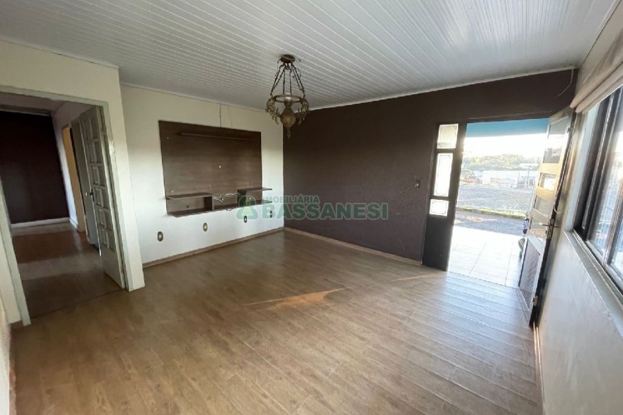 Casa com 351m², 6 dormitórios, 4 vagas, no bairro Treviso em Caxias do Sul para Comprar