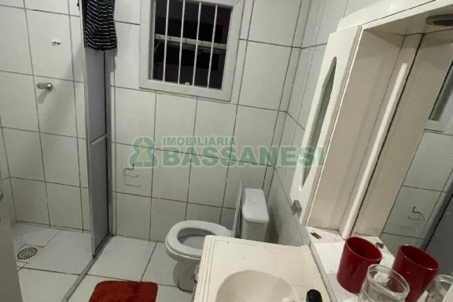 Casa com 351m², 6 dormitórios, 4 vagas, no bairro Treviso em Caxias do Sul para Comprar