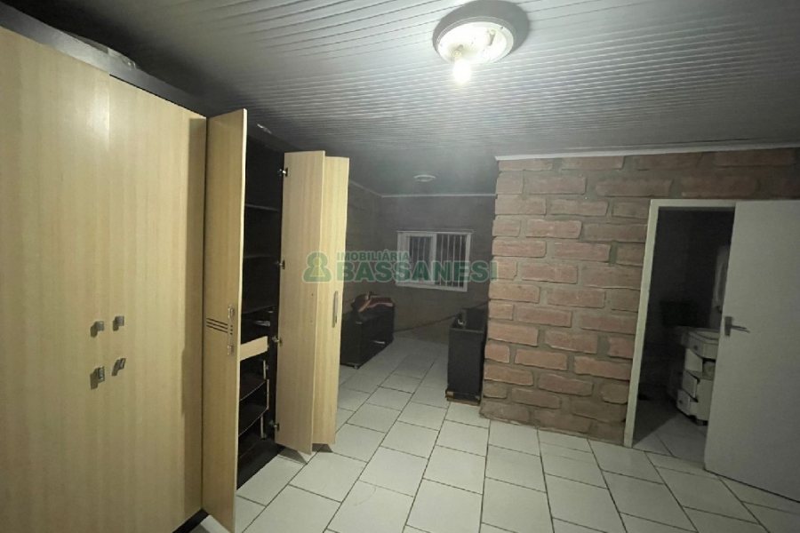 Casa com 351m², 6 dormitórios, 4 vagas, no bairro Treviso em Caxias do Sul para Comprar