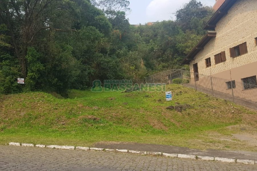 Terreno, no bairro Nossa Senhora de Fátima em Caxias do Sul para Comprar