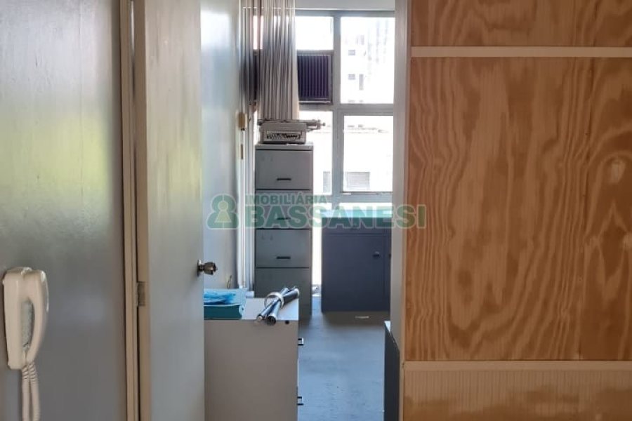 Sala com 34m², no bairro São Pelegrino em Caxias do Sul para Comprar