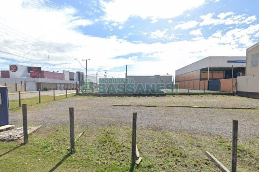 Terreno com 741m², no bairro Cinqüentenário em Caxias do Sul para Comprar