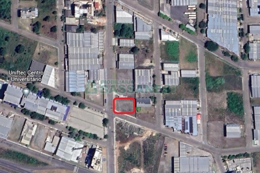 Terreno com 741m², no bairro Cinqüentenário em Caxias do Sul para Comprar