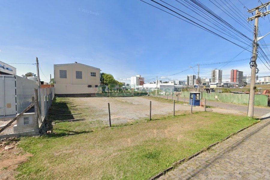 Terreno com 741m², no bairro Cinqüentenário em Caxias do Sul para Comprar