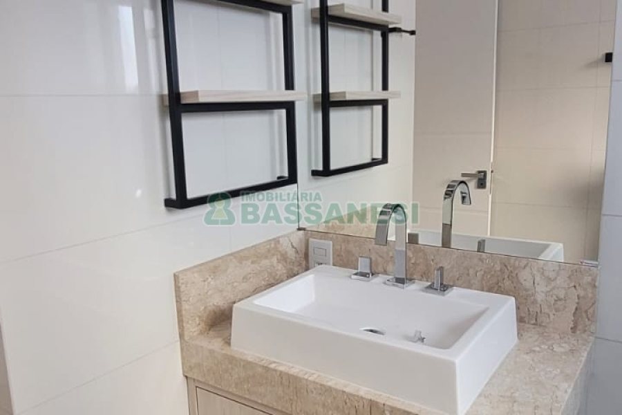 Apartamento com 165m², 3 dormitórios, 3 vagas, no bairro Pio X em Caxias do Sul para Comprar