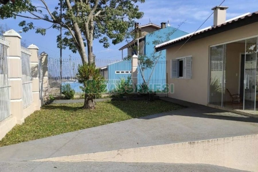 Casa com 149m², 3 dormitórios, 2 vagas, no bairro Santa Fé em Caxias do Sul para Comprar