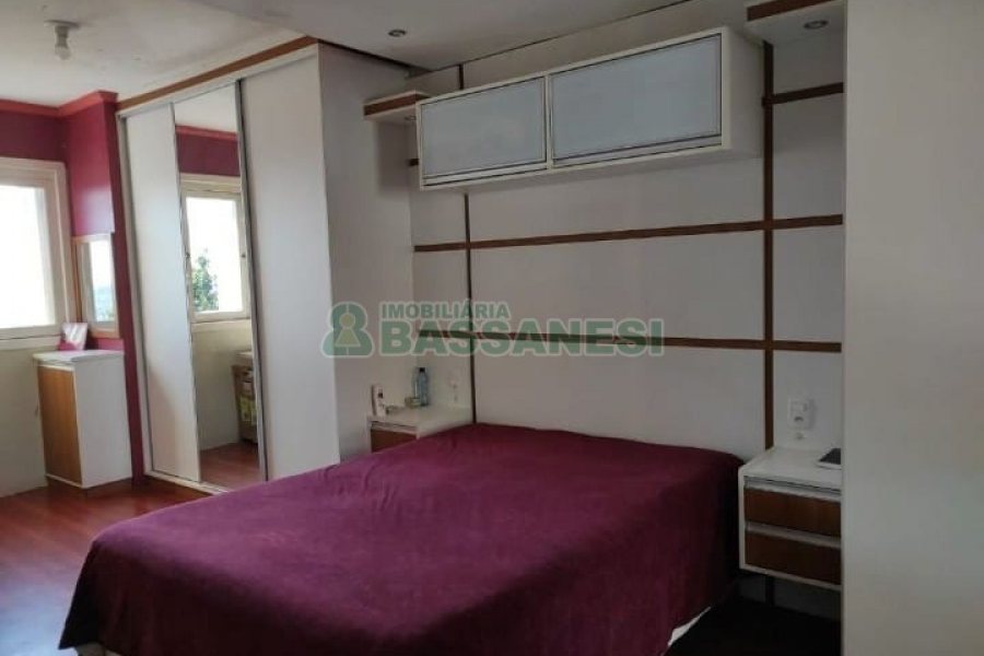 Casa com 149m², 3 dormitórios, 2 vagas, no bairro Santa Fé em Caxias do Sul para Comprar