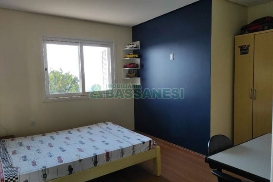 Casa com 149m², 3 dormitórios, 2 vagas, no bairro Santa Fé em Caxias do Sul para Comprar