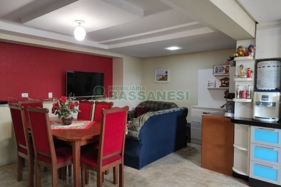 Casa com 149m², 3 dormitórios, 2 vagas, no bairro Santa Fé em Caxias do Sul para Comprar