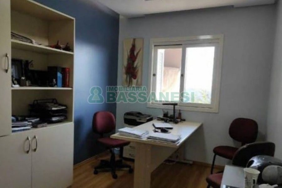 Casa com 149m², 3 dormitórios, 2 vagas, no bairro Santa Fé em Caxias do Sul para Comprar