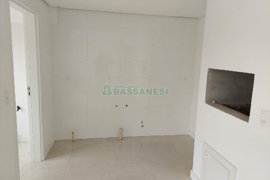 Apartamento com 78m², 2 dormitórios, 2 vagas, no bairro Pio X em Caxias do Sul para Alugar