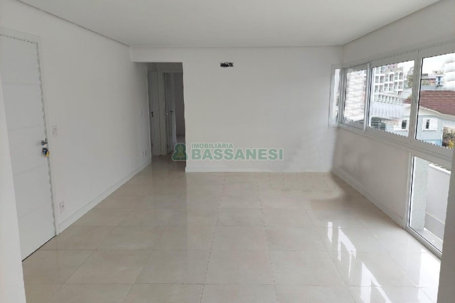 Apartamento com 78m², 2 dormitórios, 2 vagas, no bairro Pio X em Caxias do Sul para Alugar