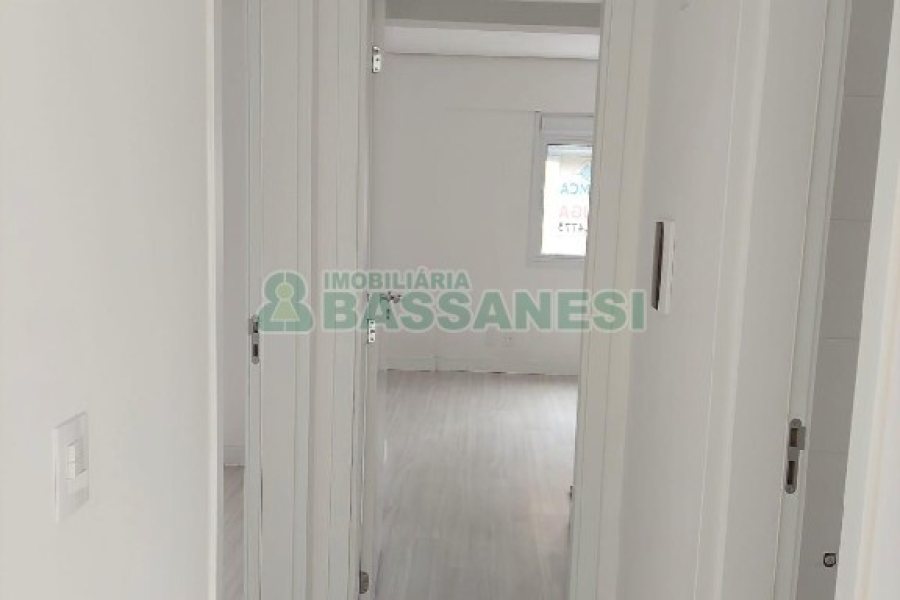 Apartamento com 78m², 2 dormitórios, 2 vagas, no bairro Pio X em Caxias do Sul para Alugar