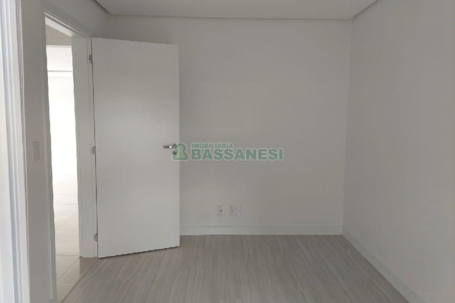 Apartamento com 78m², 2 dormitórios, 2 vagas, no bairro Pio X em Caxias do Sul para Alugar