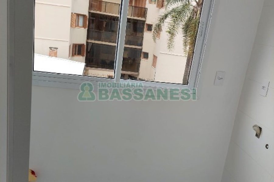 Apartamento com 78m², 2 dormitórios, 2 vagas, no bairro Pio X em Caxias do Sul para Alugar