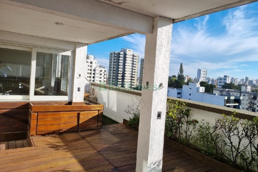 Apto/Cobertura com 297m², 3 dormitórios, 3 vagas, no bairro Lourdes em Caxias do Sul para Comprar