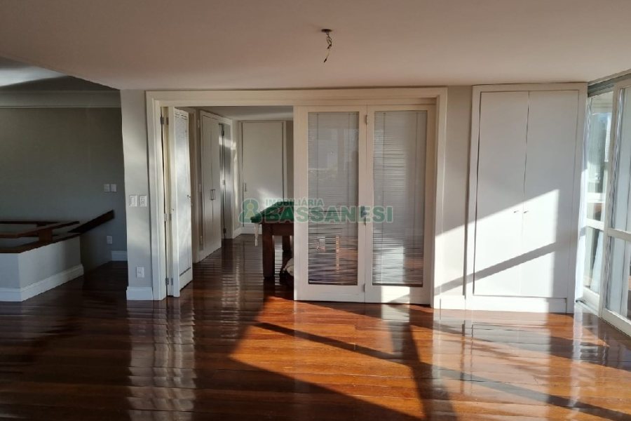Apto/Cobertura com 297m², 3 dormitórios, 3 vagas, no bairro Lourdes em Caxias do Sul para Comprar