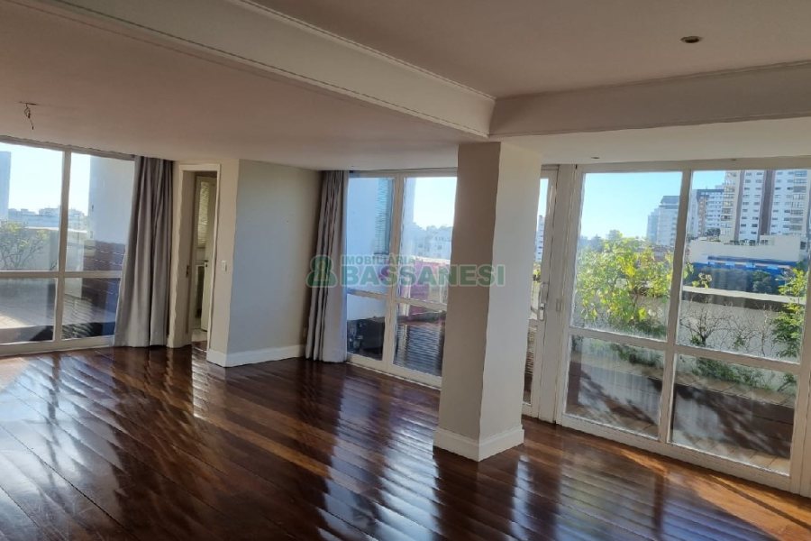 Apto/Cobertura com 297m², 3 dormitórios, 3 vagas, no bairro Lourdes em Caxias do Sul para Comprar
