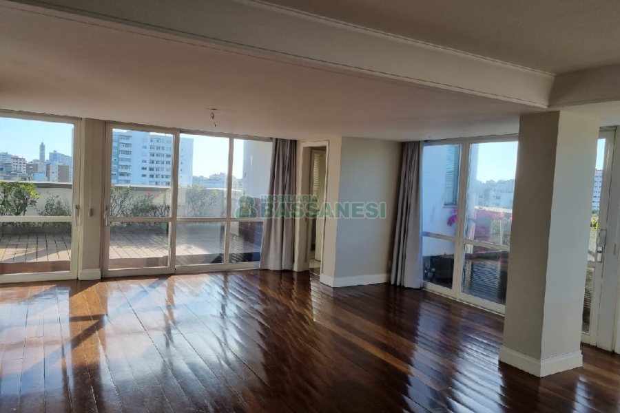 Apto/Cobertura com 297m², 3 dormitórios, 3 vagas, no bairro Lourdes em Caxias do Sul para Comprar