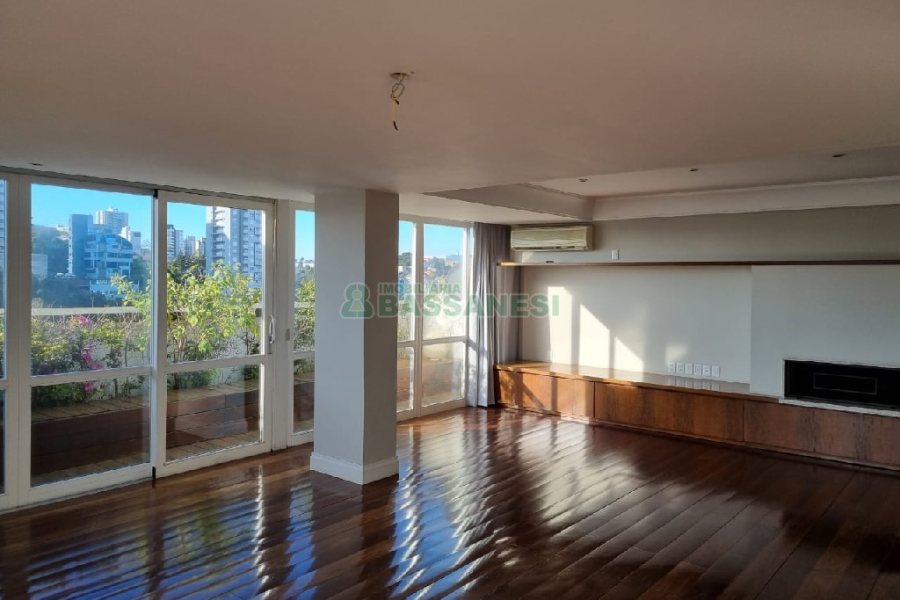 Apto/Cobertura com 297m², 3 dormitórios, 3 vagas, no bairro Lourdes em Caxias do Sul para Comprar