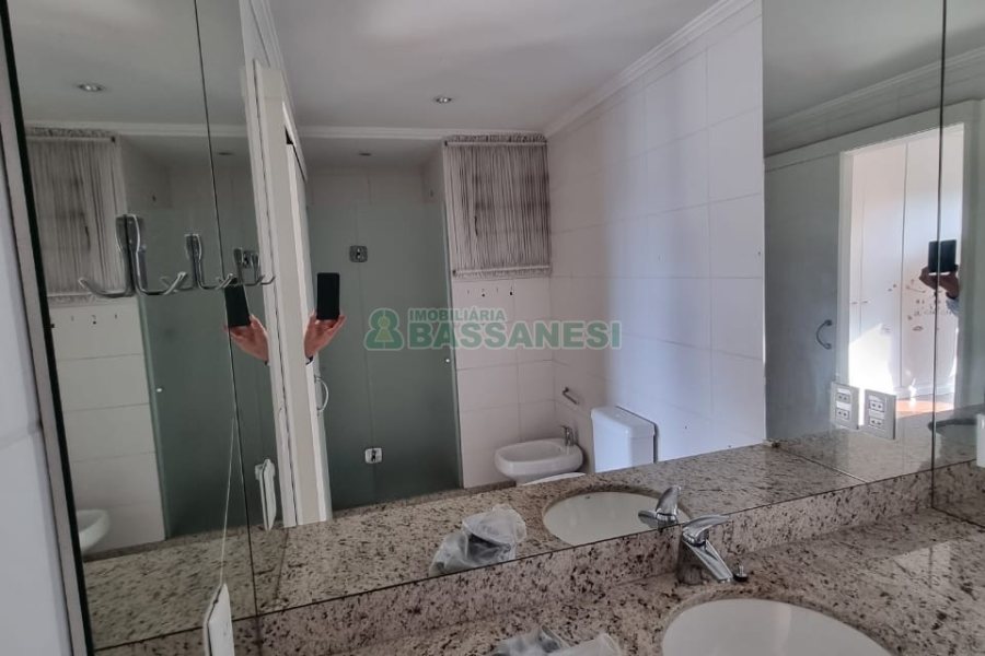 Apto/Cobertura com 297m², 3 dormitórios, 3 vagas, no bairro Lourdes em Caxias do Sul para Comprar