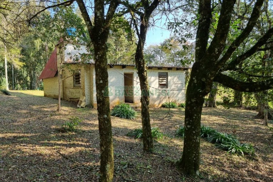 Chácara com 80m², no bairro Forqueta em Caxias do Sul para Comprar