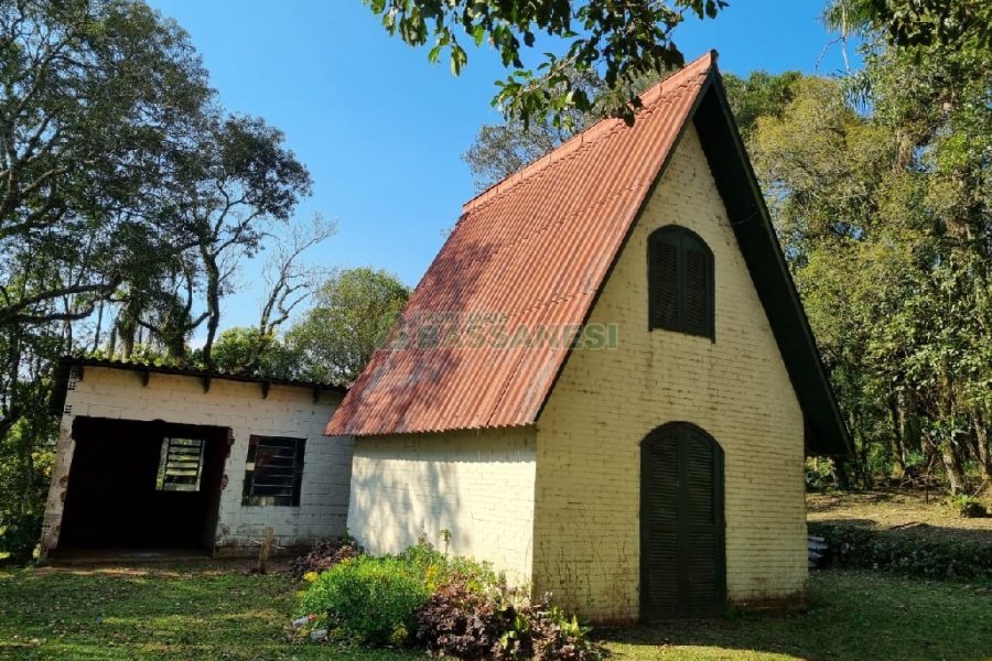 Chácara com 80m², no bairro Forqueta em Caxias do Sul para Comprar
