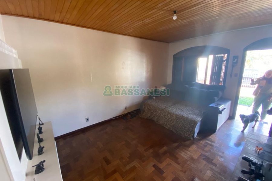 Casa com 138m², 3 dormitórios, 1 vaga, no bairro Kayser em Caxias do Sul para Comprar